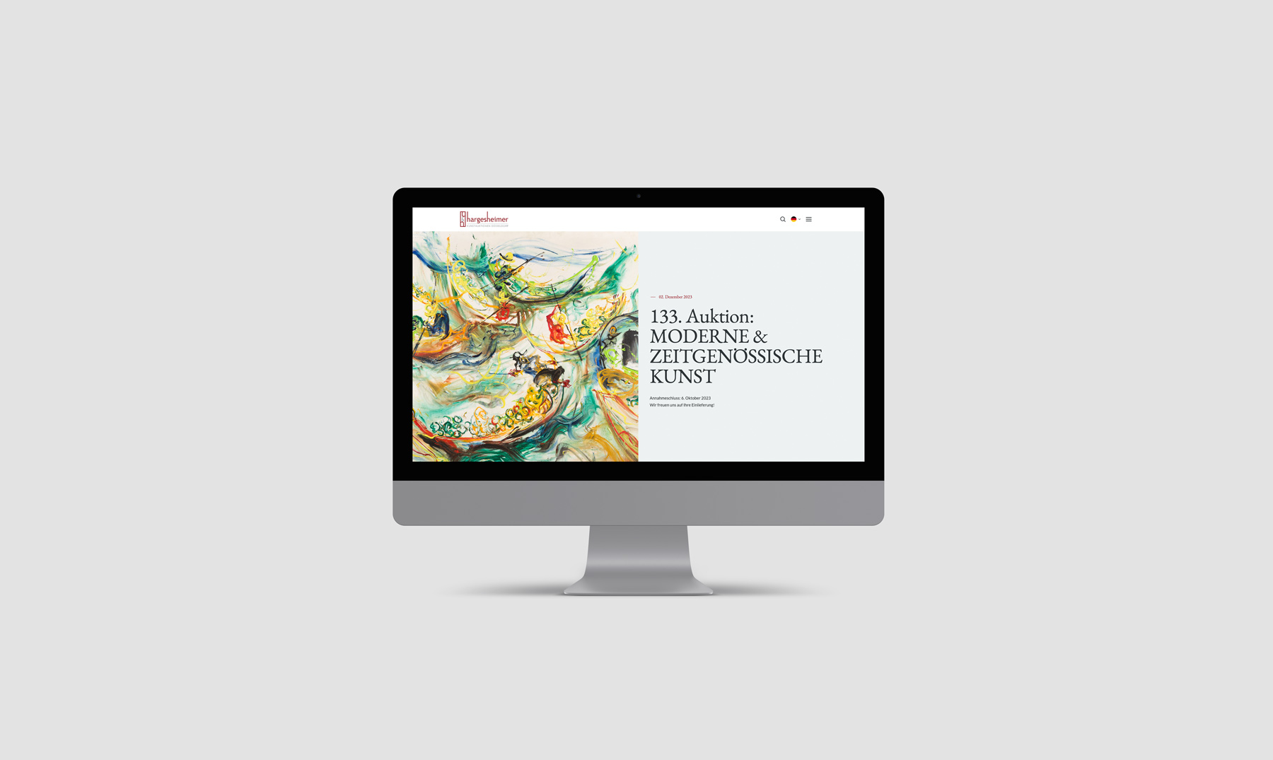 Computerbildschirm zeigt Webseite des Auktionshauses Hargesheimer mit Werbebanner für eine Kunstauktion, dargestellt ist ein expressives, farbenreiches Gemälde.