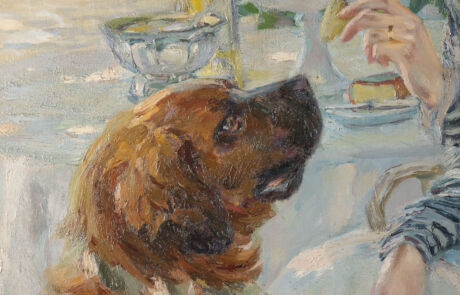 EDWARD CUCUEL 1875 San Francisco – 1954 Pasadena/USA Ein Leckerbiss Alt-Text: Gemälde eines Hundes, der aufmerksam einen Tisch betrachtet, auf dem Tee serviert wird; Beispiel für historische Kunstwerke bei Hargesheimer Kunstauktionen.